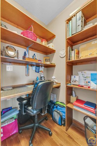 4422 SW Lakeside DR, Topeka, KS 66610