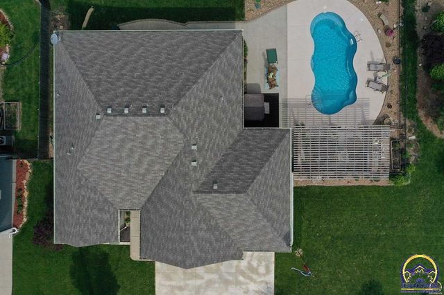 4422 SW Lakeside DR, Topeka, KS 66610