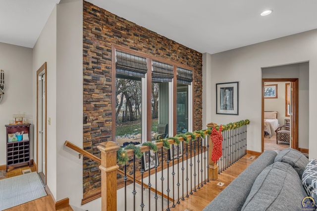 4422 SW Lakeside DR, Topeka, KS 66610