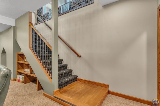 4422 SW Lakeside DR, Topeka, KS 66610