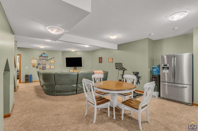 4422 SW Lakeside DR, Topeka, KS 66610