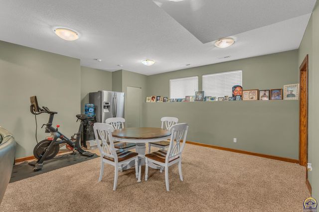 4422 SW Lakeside DR, Topeka, KS 66610