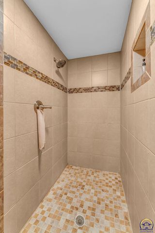 4422 SW Lakeside DR, Topeka, KS 66610