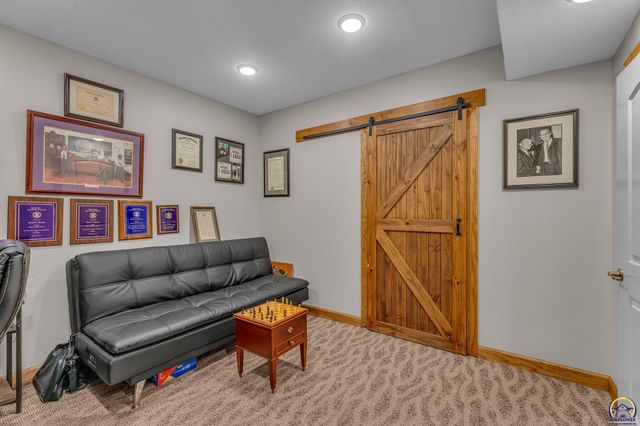 4422 SW Lakeside DR, Topeka, KS 66610