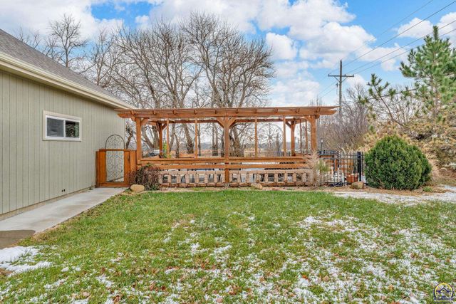 4422 SW Lakeside DR, Topeka, KS 66610