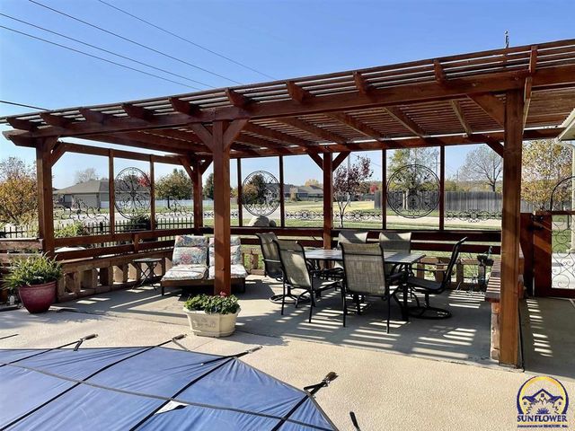 4422 SW Lakeside DR, Topeka, KS 66610