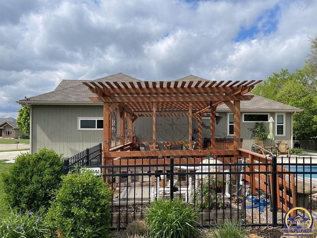 4422 SW Lakeside DR, Topeka, KS 66610