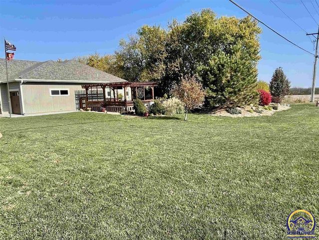 4422 SW Lakeside DR, Topeka, KS 66610