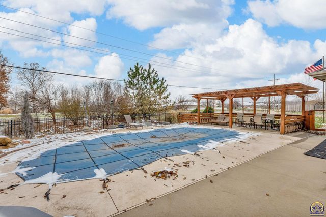 4422 SW Lakeside DR, Topeka, KS 66610