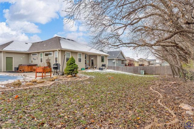 4422 SW Lakeside DR, Topeka, KS 66610