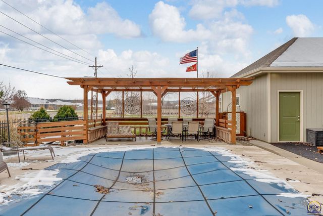 4422 SW Lakeside DR, Topeka, KS 66610