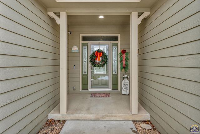 4422 SW Lakeside DR, Topeka, KS 66610