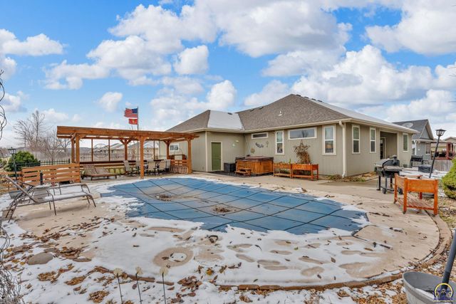 4422 SW Lakeside DR, Topeka, KS 66610