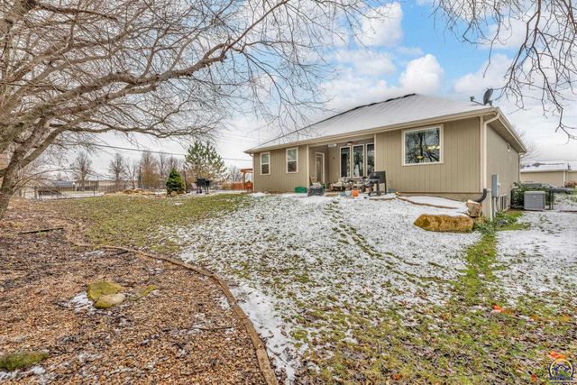 4422 SW Lakeside DR, Topeka, KS 66610