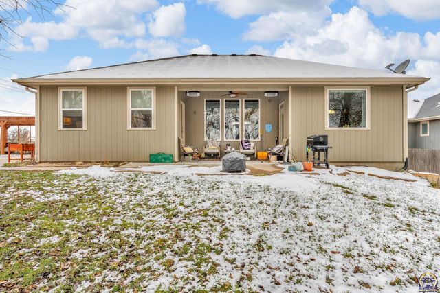 4422 SW Lakeside DR, Topeka, KS 66610