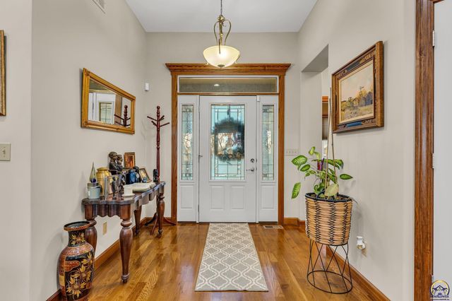 4422 SW Lakeside DR, Topeka, KS 66610