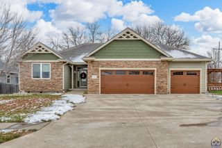4422 SW Lakeside DR, Topeka, KS 66610