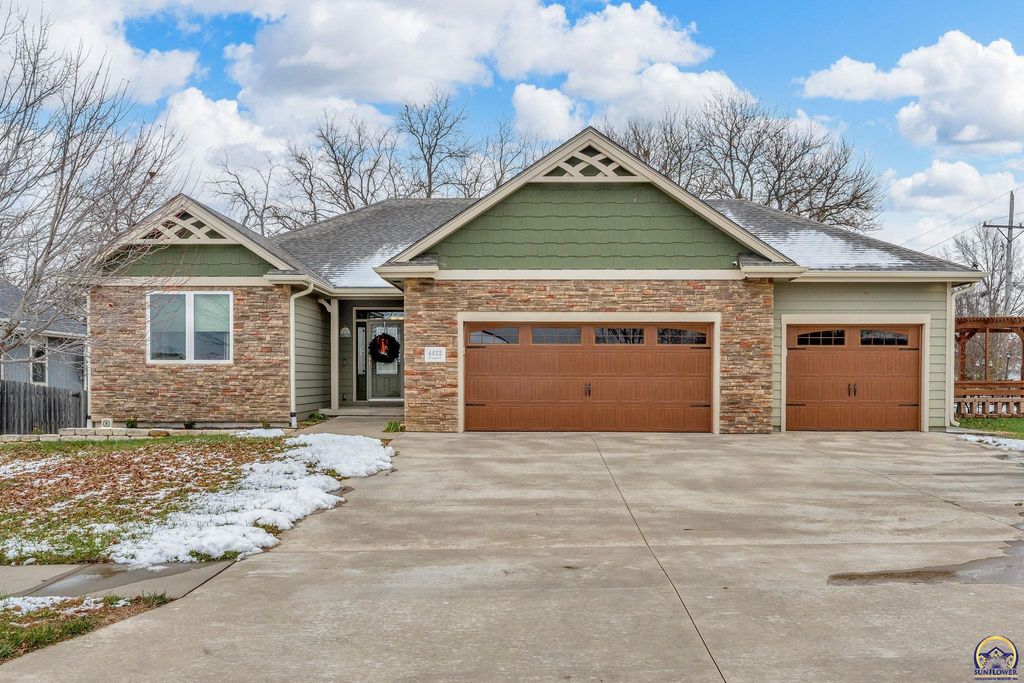 4422 SW Lakeside DR, Topeka, KS 66610