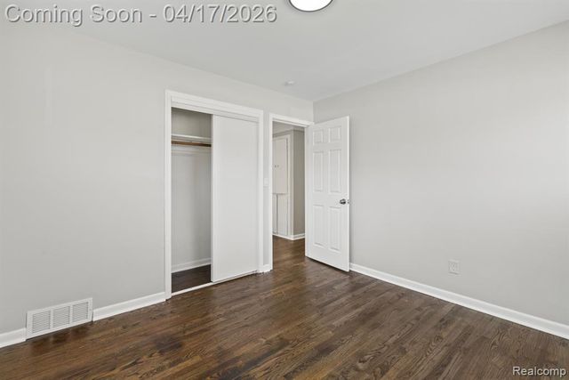 33091 Barton Street, Garden City, MI 48135