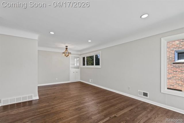 33091 Barton Street, Garden City, MI 48135