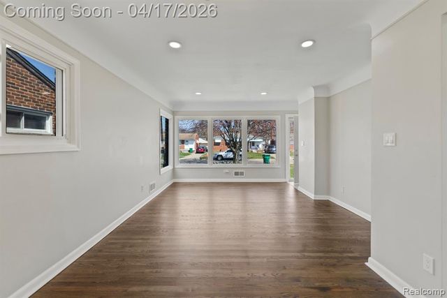 33091 Barton Street, Garden City, MI 48135