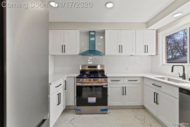 33091 Barton Street, Garden City, MI 48135