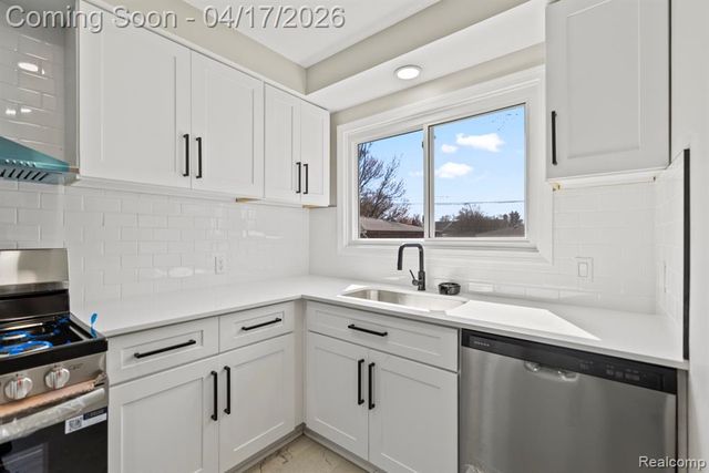 33091 Barton Street, Garden City, MI 48135