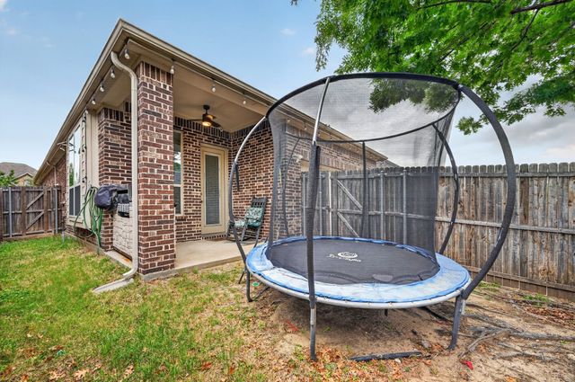 510 Garden Avenue, Euless, TX 76039