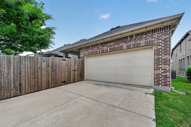 510 Garden Avenue, Euless, TX 76039