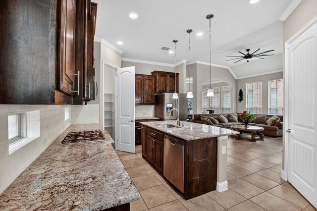 510 Garden Avenue, Euless, TX 76039