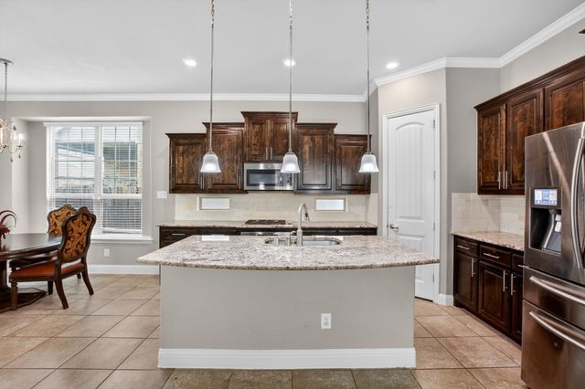 510 Garden Avenue, Euless, TX 76039