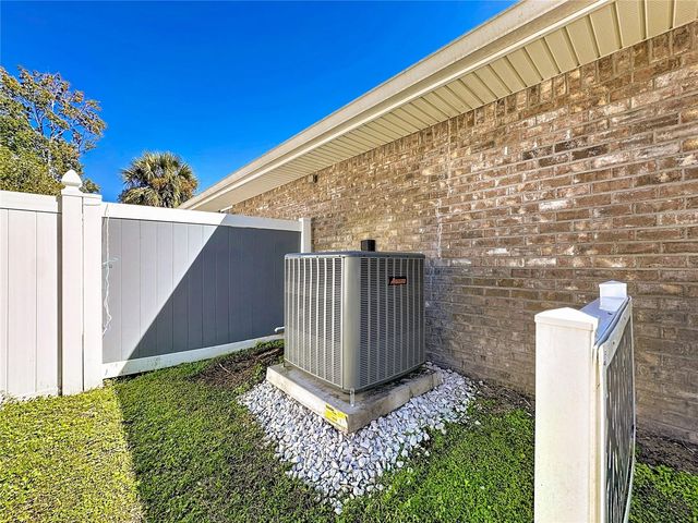 6 LLOWICK COURT, Palm Coast, FL 32164