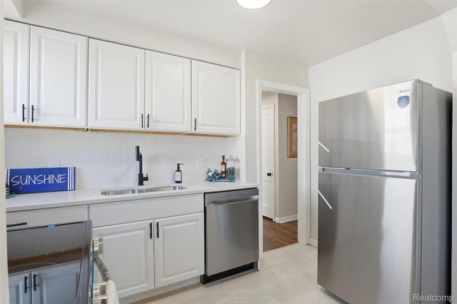 1059 Farnham Avenue, Lincoln Park, MI 48146