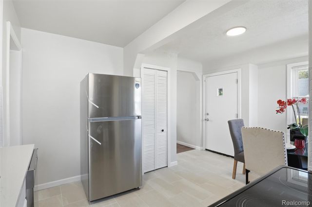 1059 Farnham Avenue, Lincoln Park, MI 48146