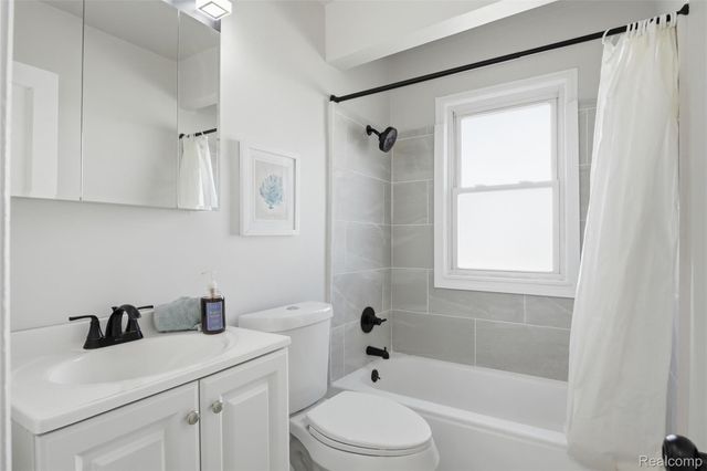 1059 Farnham Avenue, Lincoln Park, MI 48146