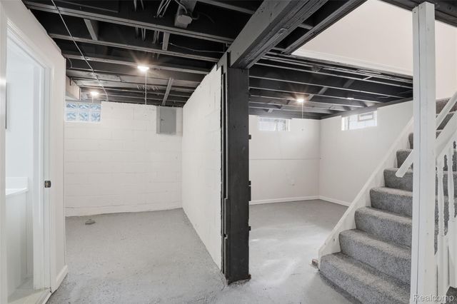 1059 Farnham Avenue, Lincoln Park, MI 48146