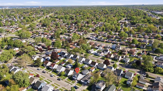 1059 Farnham Avenue, Lincoln Park, MI 48146