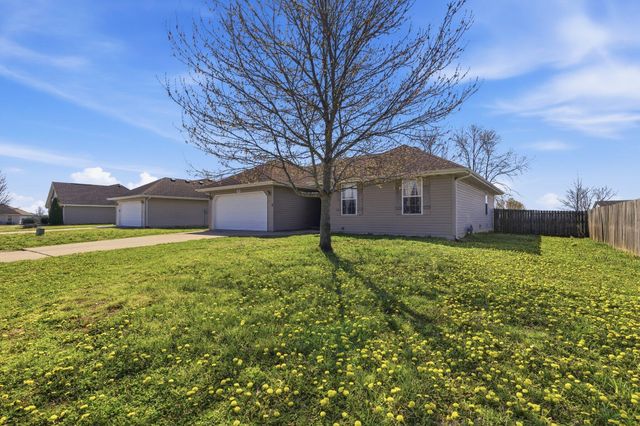 2738 E Moonlight Street, Republic, MO 65738