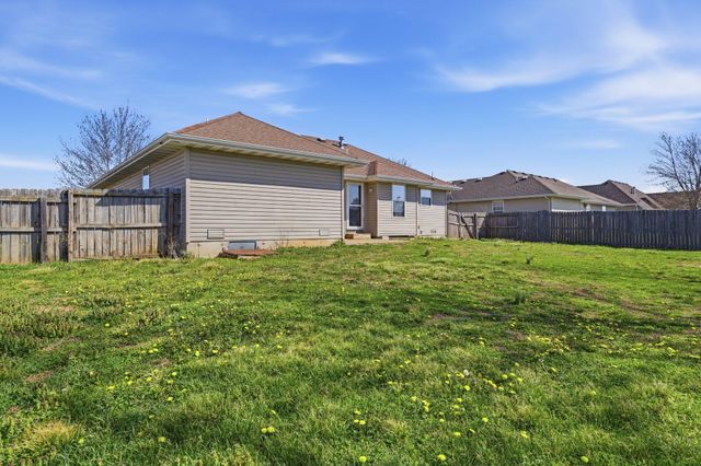 2738 E Moonlight Street, Republic, MO 65738