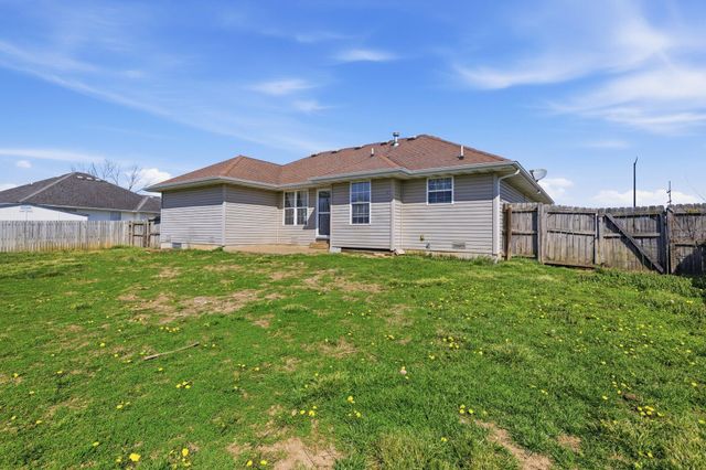 2738 E Moonlight Street, Republic, MO 65738