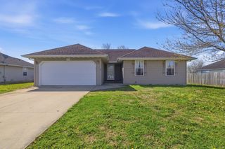 2738 E Moonlight Street, Republic, MO 65738
