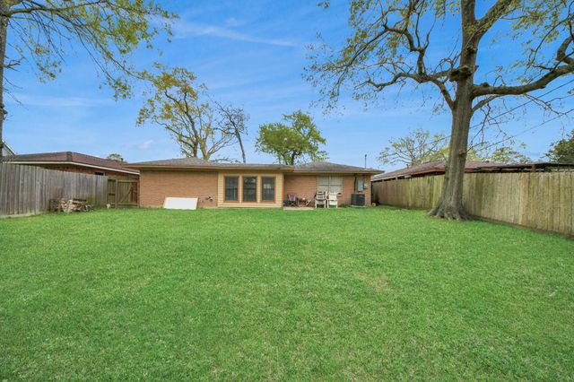 2806 Oak Drive, Dickinson, TX 77539