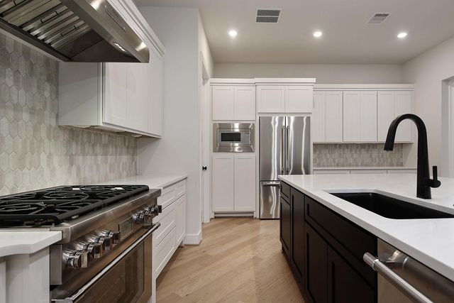 38 Honeycomb Ridge Place, The Woodlands, TX 77380