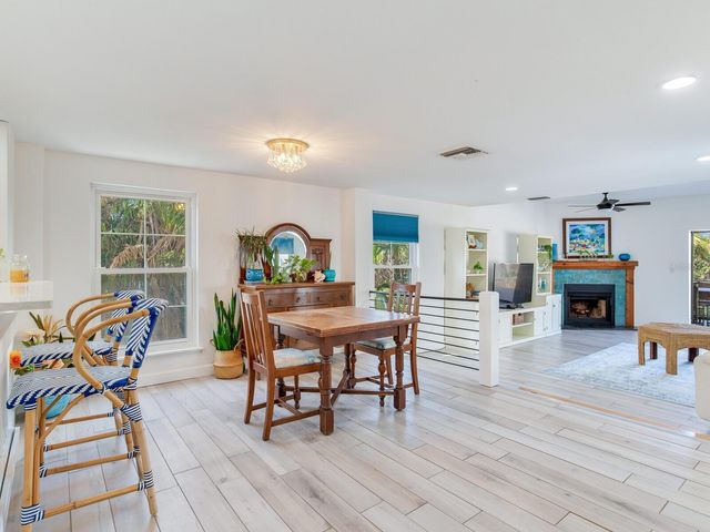 410 140TH AVENUE E, Madeira Beach, FL 33708