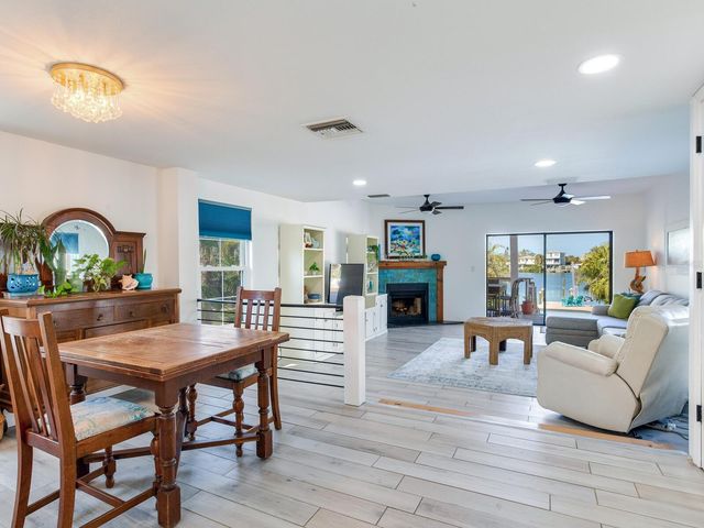 410 140TH AVENUE E, Madeira Beach, FL 33708