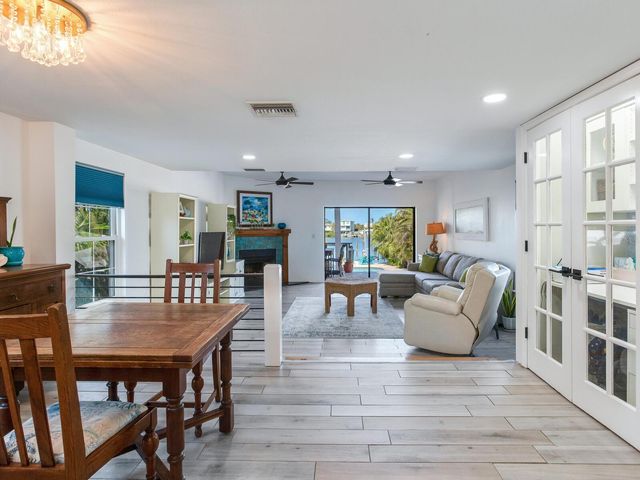 410 140TH AVENUE E, Madeira Beach, FL 33708