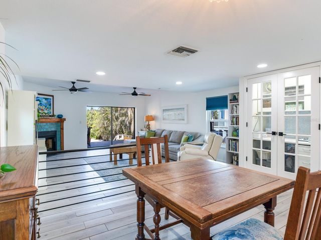 410 140TH AVENUE E, Madeira Beach, FL 33708