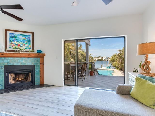 410 140TH AVENUE E, Madeira Beach, FL 33708