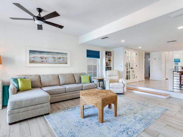 410 140TH AVENUE E, Madeira Beach, FL 33708