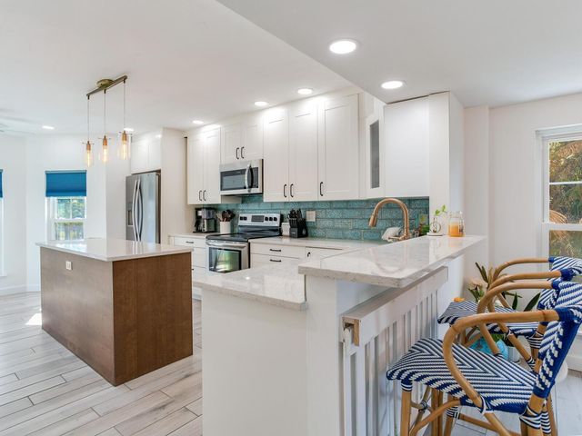 410 140TH AVENUE E, Madeira Beach, FL 33708